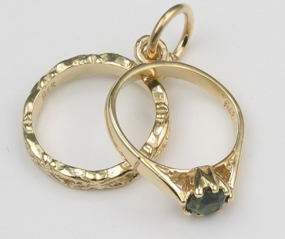A charming 9ct Gold charm  A6000 OUT OF STOCK 1