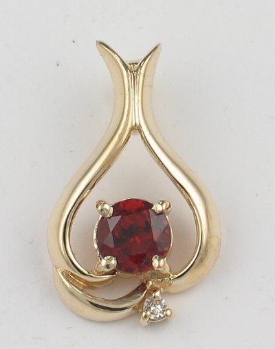 9ct Garnet & Diamond Pendant.    M90652 1