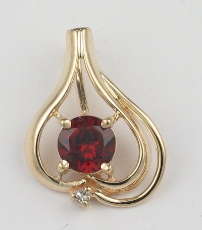 9ct Garnet & Diamond Pendant.    M90653 SOLD 1